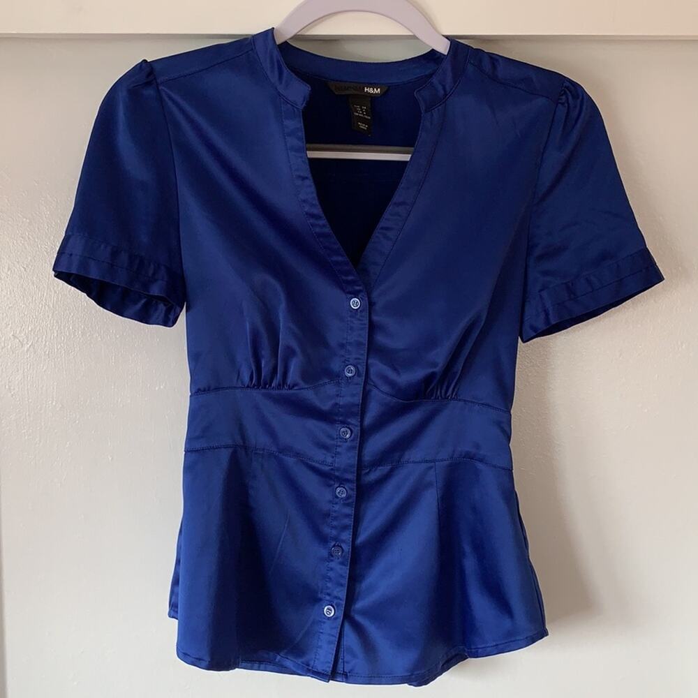 H&M‎ blue button down blouse